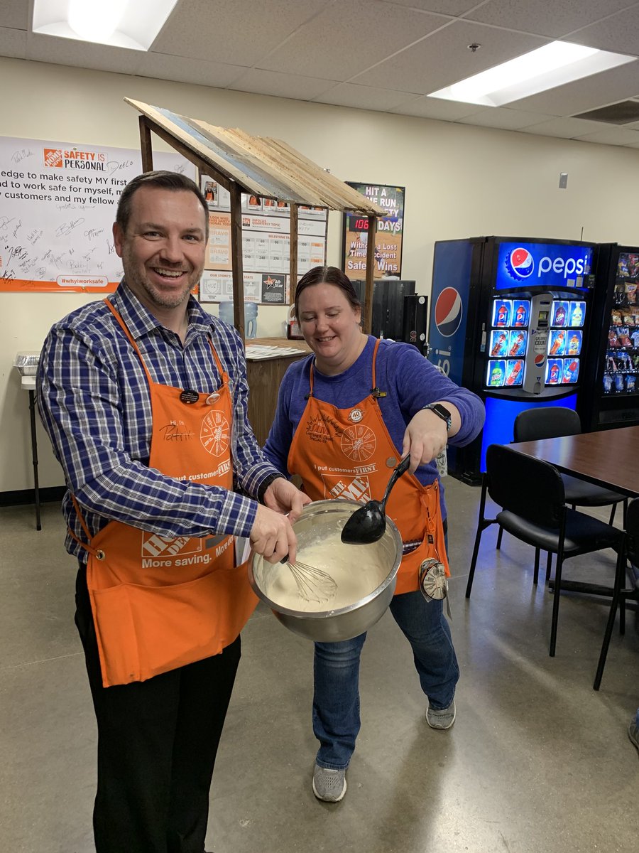 Mandy_Faidy's tweet photo. National Pancake Day at C-side!#Homerfund https://t.co/Ryb0lHu0j8