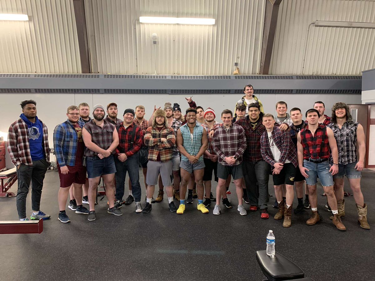 _riedo_'s tweet photo. @ECRDFootball  Gets After It In The Weight Room! The More Fun, The More Energy! #DTW https://t.co/auFLYt1hqA