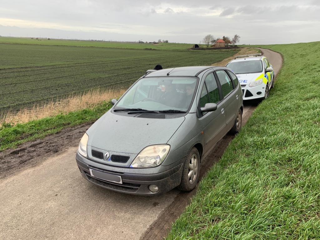 CambsRuralCops's tweet photo. Cambs and Norfolk Rural crime teams working together to tackle rural offending. This scenic was seen on both counties and got banned from both too. 🤜🤛 #TwoForOneDeal @RuralCrimeNfk #RCAT #OpGalileo @CambsCops https://t.co/zdFDMB4jTs