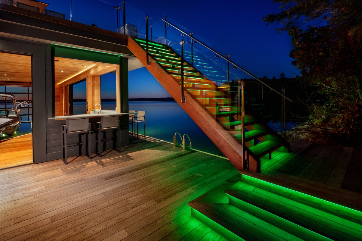 GilbertBurkeDBR's tweet photo. Let your glow show! Stunning outdoor stair lighting. 💡

#gilbertburke #gilbertandburke #designbuildremodel #lighting #cottage #muskoka https://t.co/yvreHlQyRB