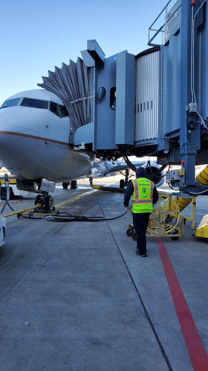 SalangaJ's tweet photo. They say STAR come out at night.. Not for United ... STAR go out in the morning! Out in the cold, Standards Lead engaging and assisting with ORD STAR departure! Let's do this! @HermesPinedaUA @MikeHannaUAL @KevinSummerlin5 @JMRoitman #STARdepature #Standardslead https://t.co/Uv1vlrRLlw