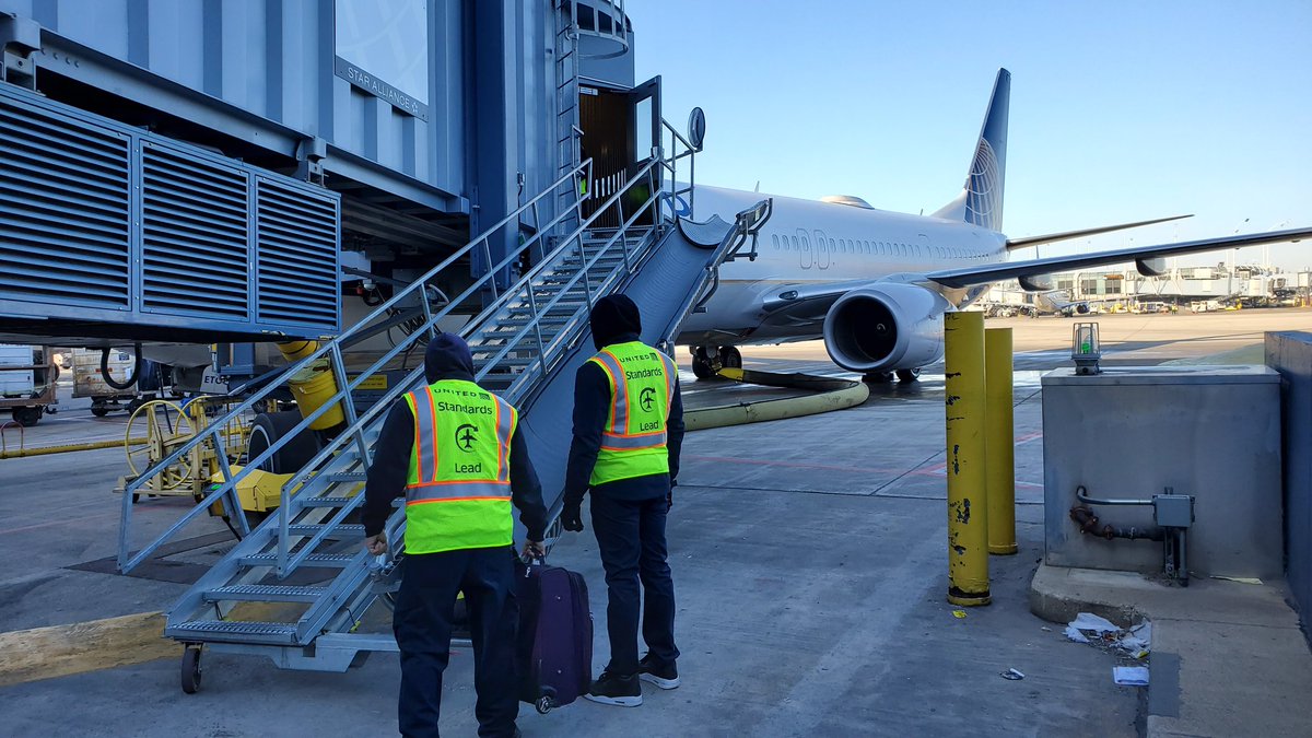 SalangaJ's tweet photo. They say STAR come out at night.. Not for United ... STAR go out in the morning! Out in the cold, Standards Lead engaging and assisting with ORD STAR departure! Let's do this! @HermesPinedaUA @MikeHannaUAL @KevinSummerlin5 @JMRoitman #STARdepature #Standardslead https://t.co/Uv1vlrRLlw