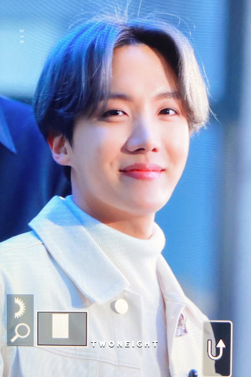218_jhope's tweet photo. 200221 Today Show #제이홉 #호석 #jhope @BTS_twt https://t.co/ZsVWG83zlj