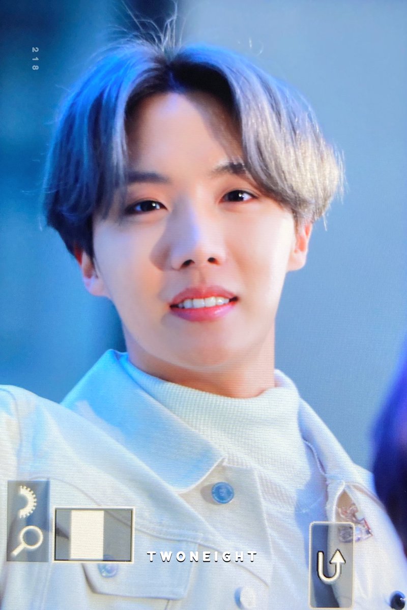 218_jhope's tweet photo. 200221 Today Show #제이홉 #호석 #jhope @BTS_twt https://t.co/ZsVWG83zlj