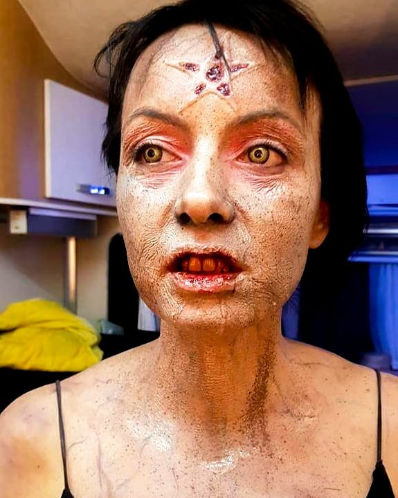 KitabSeytan's tweet photo. Korku içinde yaşayan asla hür değildir.. Sahne makyajlarımızdan görsellere devam. #makeup #effectmakeup #plastikmakyaj #filmmakyajı #profesyonelmakyaj #makeupstudio https://t.co/fQ8CDxMgAr