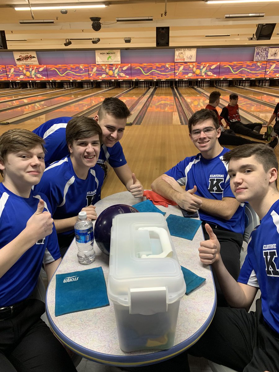 NiemoStacy's tweet photo. Wolves are ready to bowl at sectional!  #itsworthit https://t.co/Czw1BguQ1Y