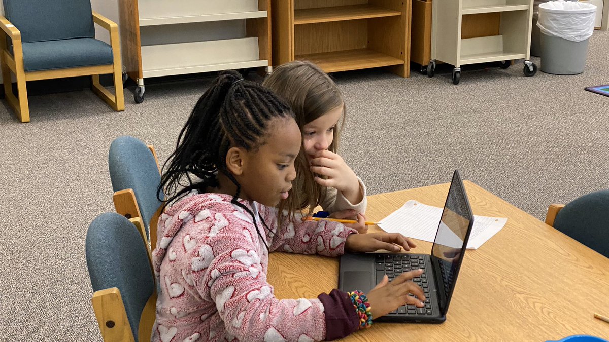SusanScholz4's tweet photo. Third great is so excited about their Database scavenger hunt! This has been a fun way to help them get use to moving around and searching on two of our Databases! #gidjag #lisd_lib https://t.co/tkIvy5MCkV