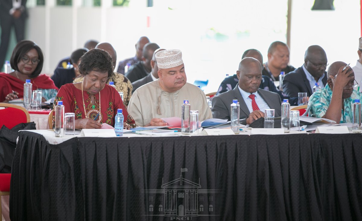 KenyaGovernors's tweet photo. During this summit, the two levels of Government discussed the implementation of the Big 4 Agenda aligned programmes, disaster preparedness, corruption and pending bills. #DevolutionToday https://t.co/VsumjvWJdz