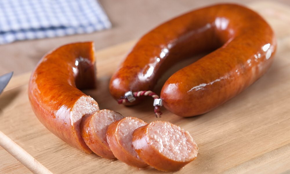 Kippenrookworst van uitgelegde #kippen van onze #eierboer david jansen. 3 sterren #beterleven #trots #trotsopdeboer #vleesverwaarden #betereten #lekkereten #rookworst #worstmakerwim #lekkervangijs