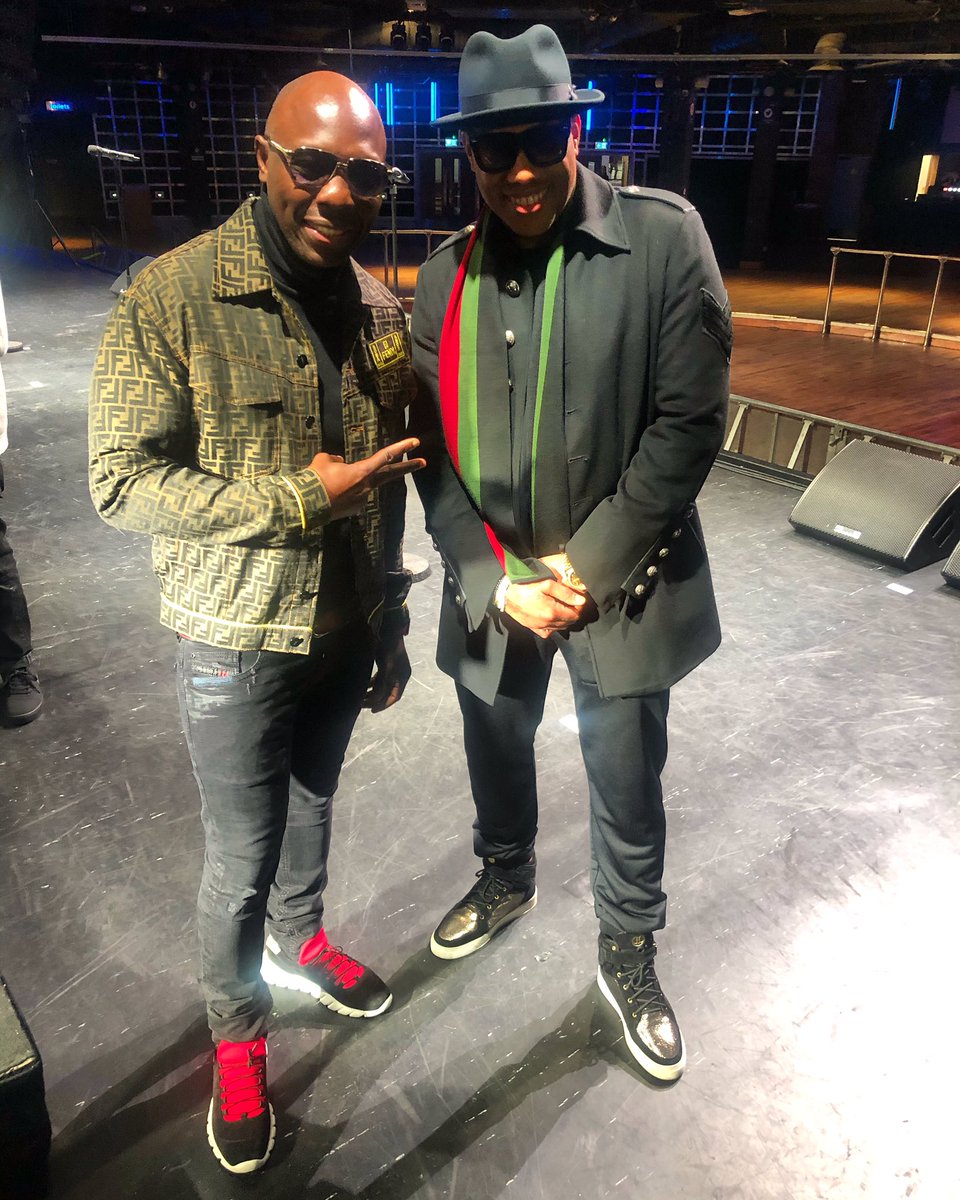 Flashback Friday to last weekend in these London Streets looking fresh with @iammariowinans at our soundcheck for our show. Check out his new song that he produced with the @theweeknd #AfterHours 🔥#singer #songwriter #producer #music #musicproducer #London #menofrnb #fendi #show