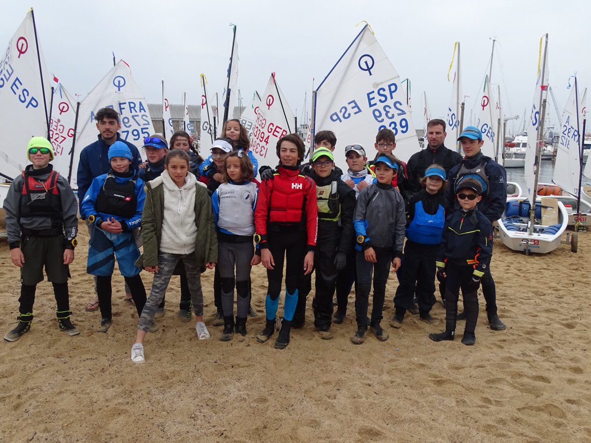 TeamOptiIDF's tweet photo. La semaine dernière la Team s’est donné RDV pour un stage + régate à Palamos🇪🇸. Conditions printanières avec un vent soit faible ou fort 💪!560⛵️présents sur place😱 avec seulement 3 manches validés.Superbe expérience pour nos jeunes régatiers👌Prêt pour les prochaines échéances https://t.co/ccilyDjVnB