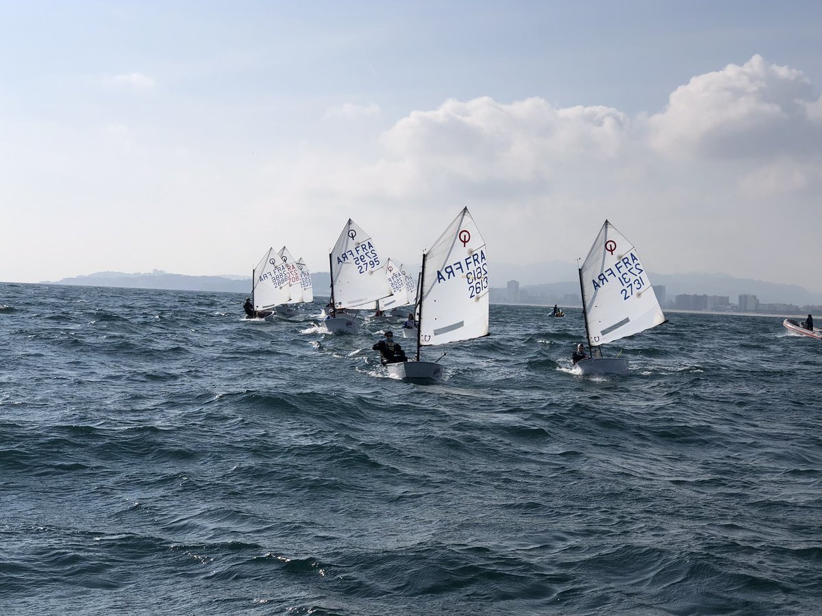 TeamOptiIDF's tweet photo. La semaine dernière la Team s’est donné RDV pour un stage + régate à Palamos🇪🇸. Conditions printanières avec un vent soit faible ou fort 💪!560⛵️présents sur place😱 avec seulement 3 manches validés.Superbe expérience pour nos jeunes régatiers👌Prêt pour les prochaines échéances https://t.co/ccilyDjVnB