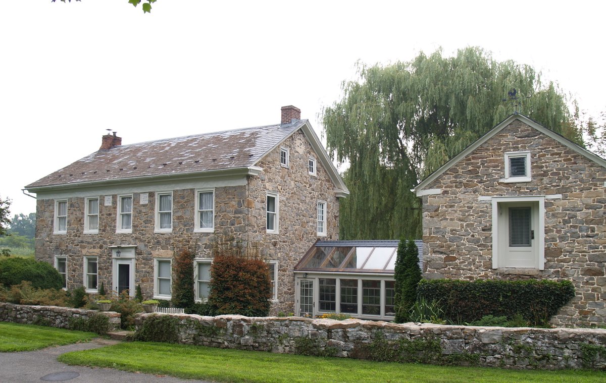 yestertec's tweet image. This 18th C stone farmhouse deserves what kind of kitchen? A YesterTec kitchen composed of freestanding pieces of furniture was the solution.