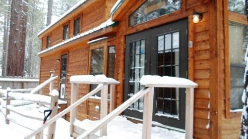 Hotels_USA_'s tweet photo. #Hotel Deals in #SouthLakeTahoe #CedarPinesResort starting at USD188.70 https://t.co/X2ma2iCA5i https://t.co/8FGRkFUKxE