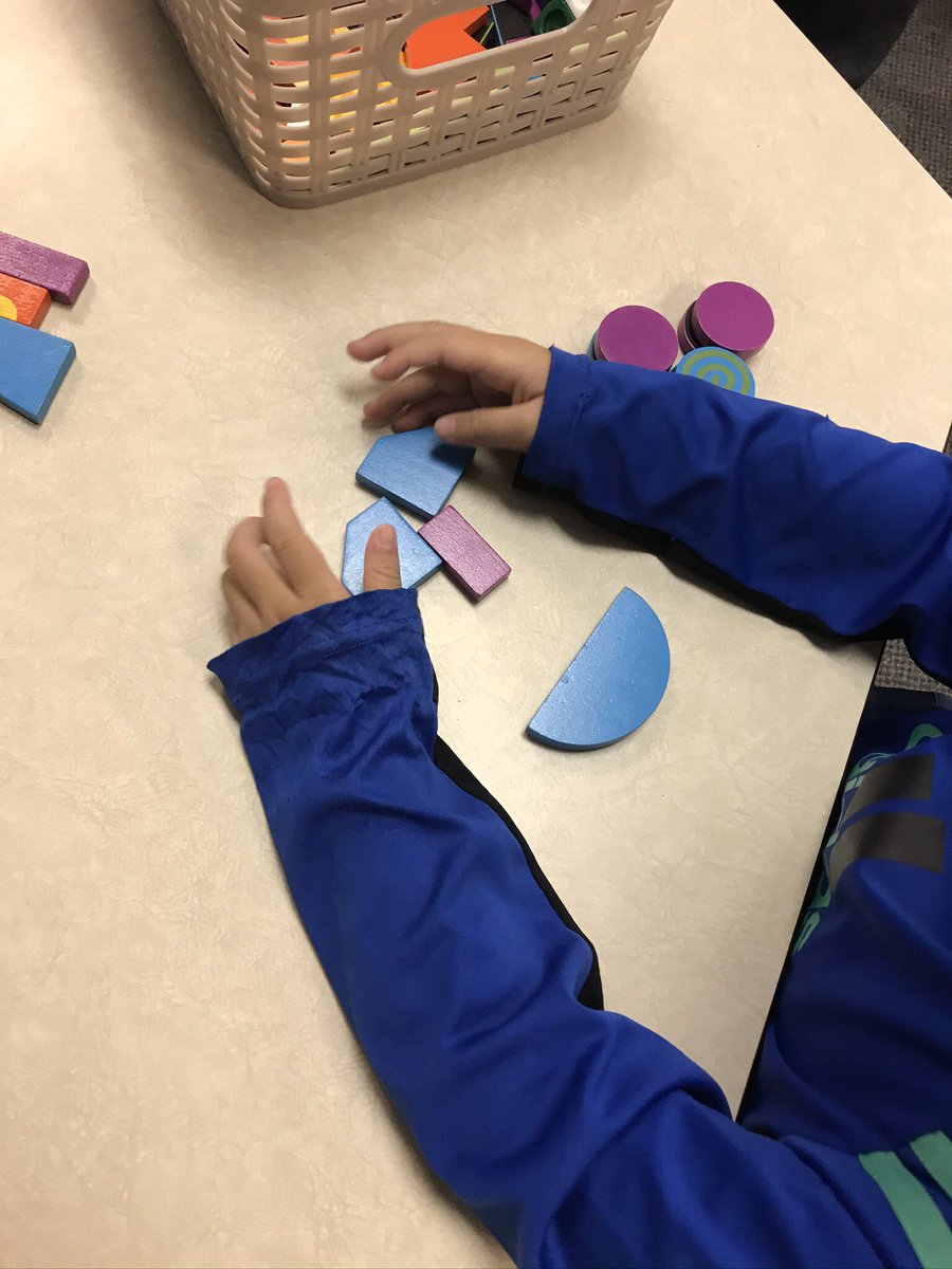 AlexandraBujeya's tweet photo. The students working with shapes to create geometric patterns and designs! @EY_uwindsor https://t.co/foDJWtRY3H