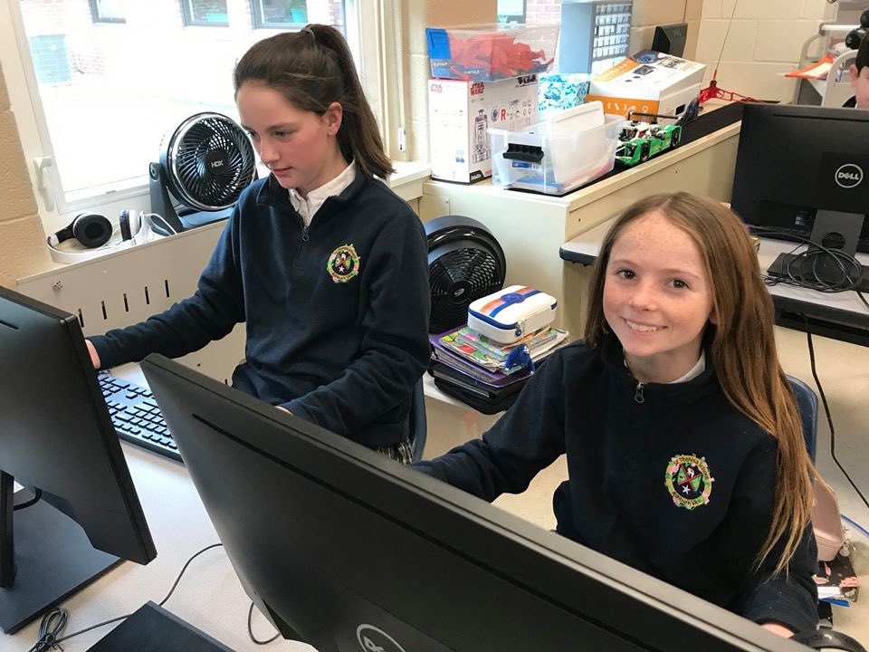 STSAshburnVA's tweet image. Our latest track of awesome Middle School Electives is in full swing.  Here we have 7th &amp;amp; 8th graders in "3D Design and Minecraft Coding" diving further into #coding.  #STREAMSchool #STEM