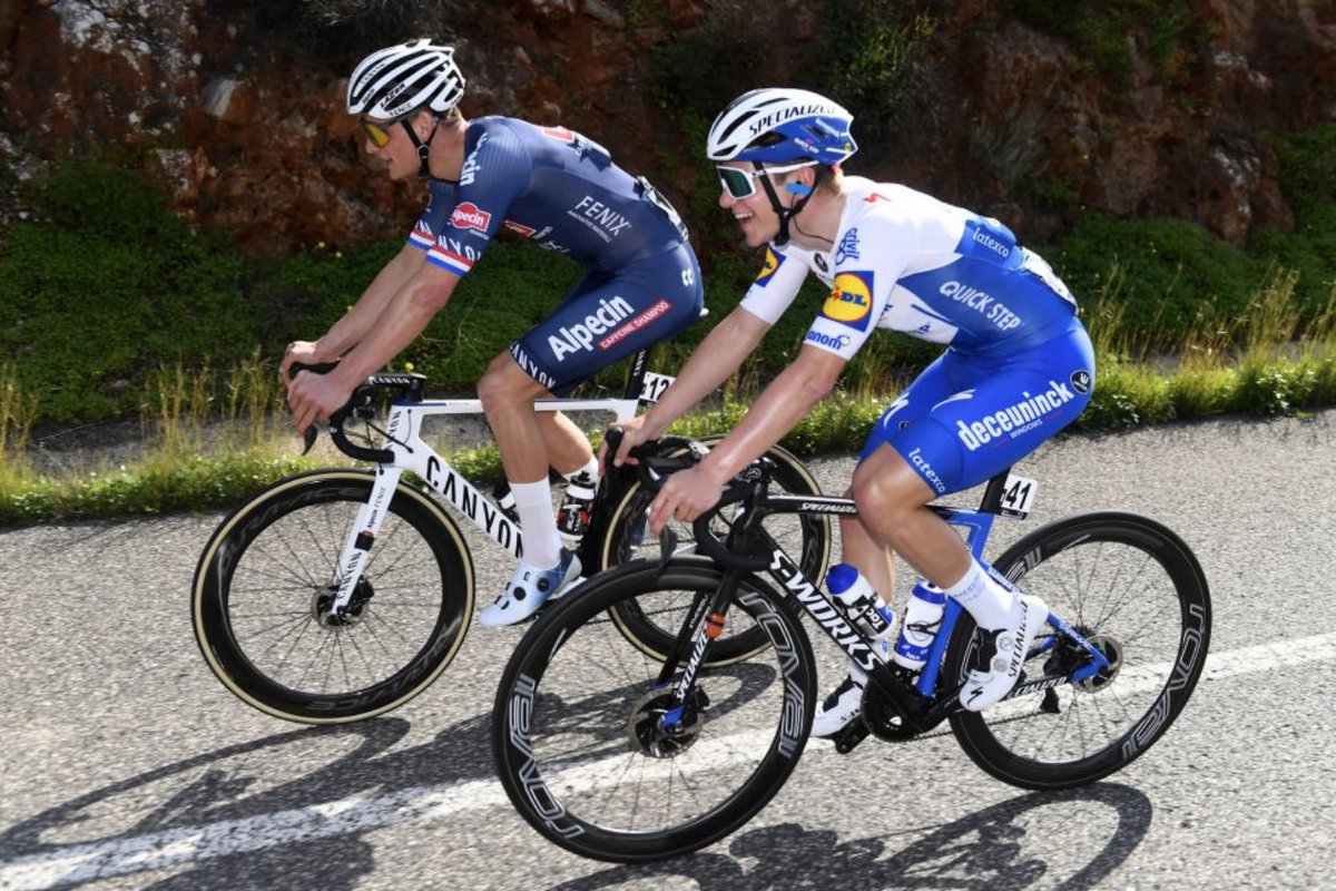 DansLaMusette's tweet photo. - Et du coup, comme j'avais la flemme de juste gagner le CLM, j'ai aussi gagné l'étape de montagne !
- Petit joueur, Remco.
- J'avoue lol https://t.co/MjfYvvlkR8