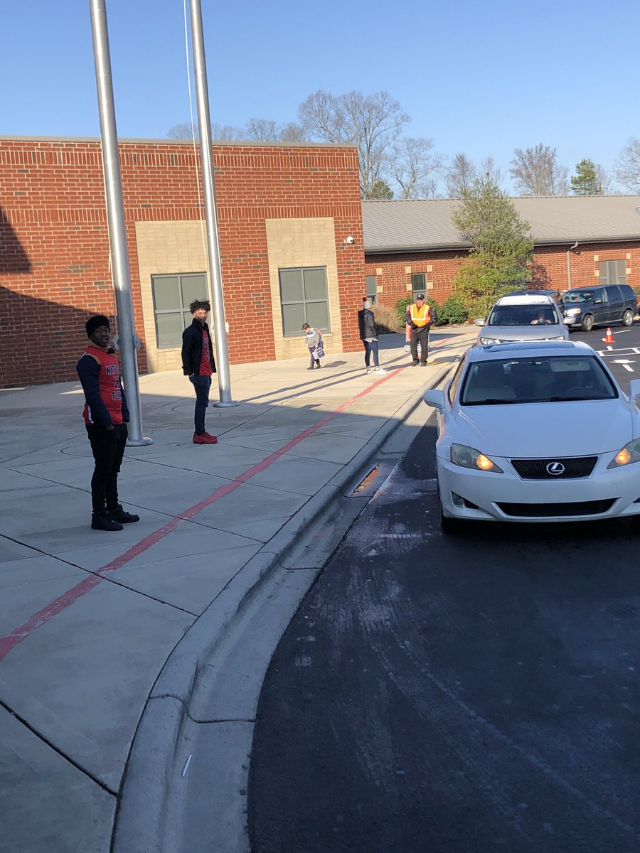 NationFordBBAll's tweet photo. Thanks for allowing #NAFOHOOPS to open car doors and greet students  @SCESsharks this morning https://t.co/coRYW9lPPq