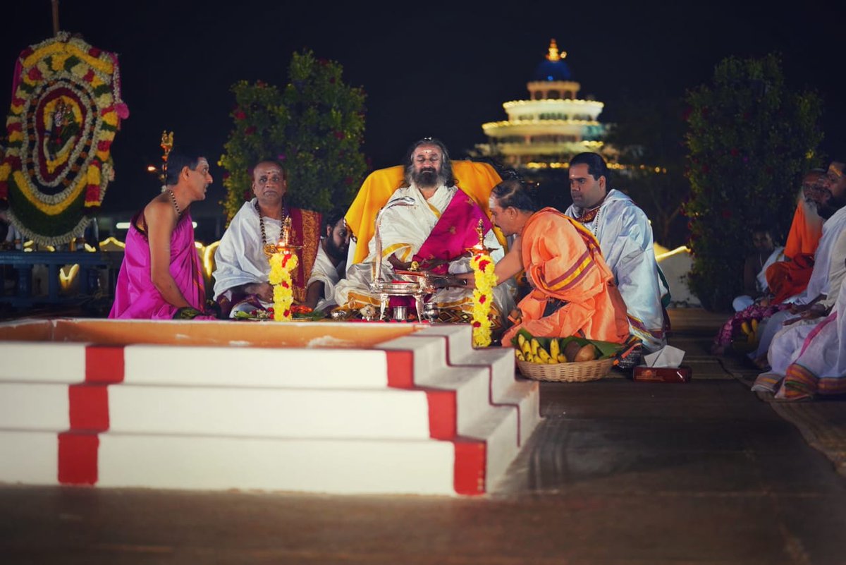 Vaidicpujas's tweet photo. Pristine moments of #MahaShivRatri2020 Celebrations with Gurudev @SriSri @ArtofLiving @BangaloreAshram now. https://t.co/stuKGIIK9t