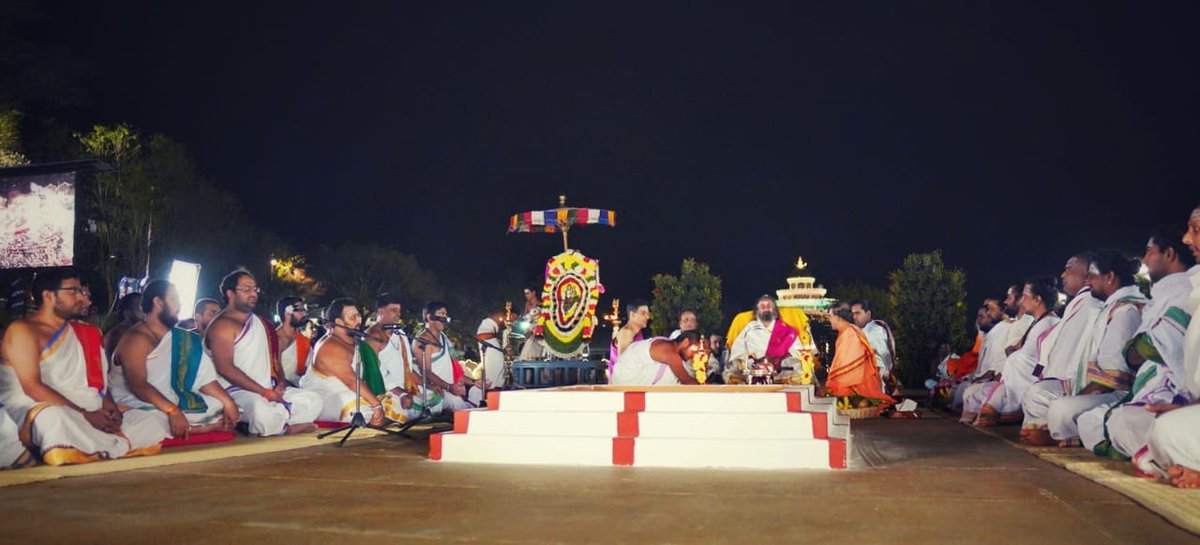 Vaidicpujas's tweet photo. Pristine moments of #MahaShivRatri2020 Celebrations with Gurudev @SriSri @ArtofLiving @BangaloreAshram now. https://t.co/stuKGIIK9t