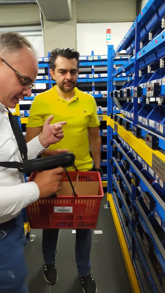 WarehousingLab's tweet photo. Nos visita en el #WarehousingLab de @eafit la compañía Nutresa, con la intención de conocer nuestros proyectos, su funcionamiento. https://t.co/ap4KcGdEWW