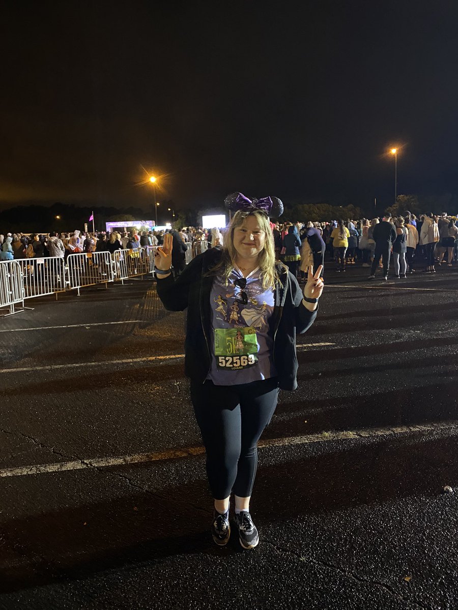 loiane's tweet photo. I did it! My first 5k!
—
Uhuuuu! Meu primeiro 5k, foi mágico! #rundisney #disneyprincess5k 🏃♀️😍 https://t.co/x210Ntlbfs