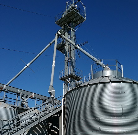 ISUANR's tweet photo. Make Safety Your First Priority When Emptying Grain Bins: https://t.co/YdLgpTkhYc https://t.co/lkiKt9ovvY