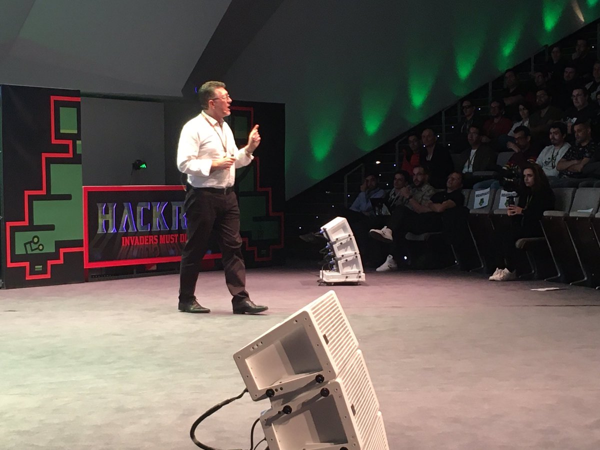 monivalle's tweet photo. ▪️”La red es la gran olvidada de la seguridad y así la historia se repite”
▪️”Hay que usar la experiencia de usuario como motor para incrementar la seguridad y no al revés”
Luis Ocaña @locanag en #Hackron2020 https://t.co/TUTT4YaTn2