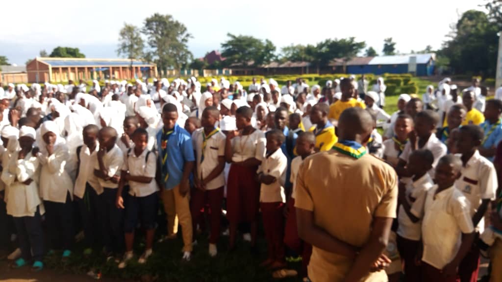 guidesrwanda's tweet photo. Around 1200 youth from @RusiziDistrict benefited from a health talk from Girl Guides and Scouts about drug abuse and teen pregnancies prevention #WorldThinkingDay2020 #GuidingandScoutingWeek2020 @RwandaScouts https://t.co/hVNkEnaIEY