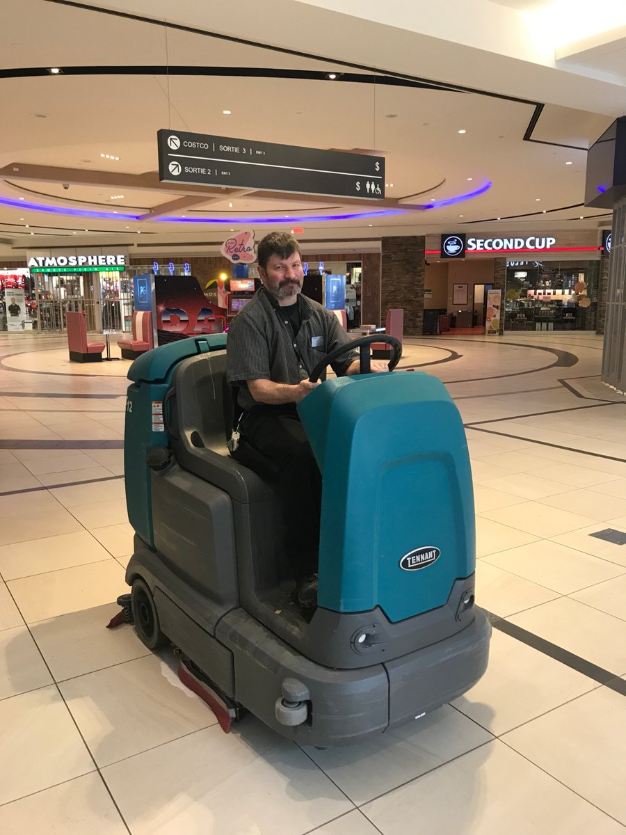 Ce jeune homme a la bouille sympathique s’est joint à l’équipe #LesPromenades à l’automne dernier. Malgré son air timide, il adore les gens et exerce son métier avec beaucoup de minutie.

Aujourd’hui, on veut reconnaître le travail de notre camarade Jocelyn Beausoleil!