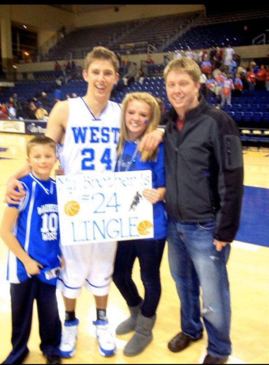 dinglebury24's tweet image. Bradey’s senior night... look at that picture vs this one the week I played my last game for West 😂😂 #Yikes #Timeflies