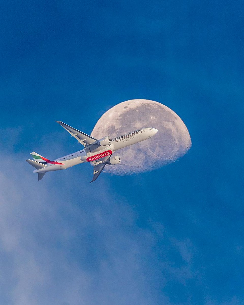emirates's tweet photo. We’re over the moon, literally! ✈ 🌕

#FridayFanFoto #FlyEmiratesFlyBetter #EmiratesAirline

Photo credits: Abdullah, Alaa Yousif, Marek Zabolotny, Victor Alvarez https://t.co/54IbpSg75q
