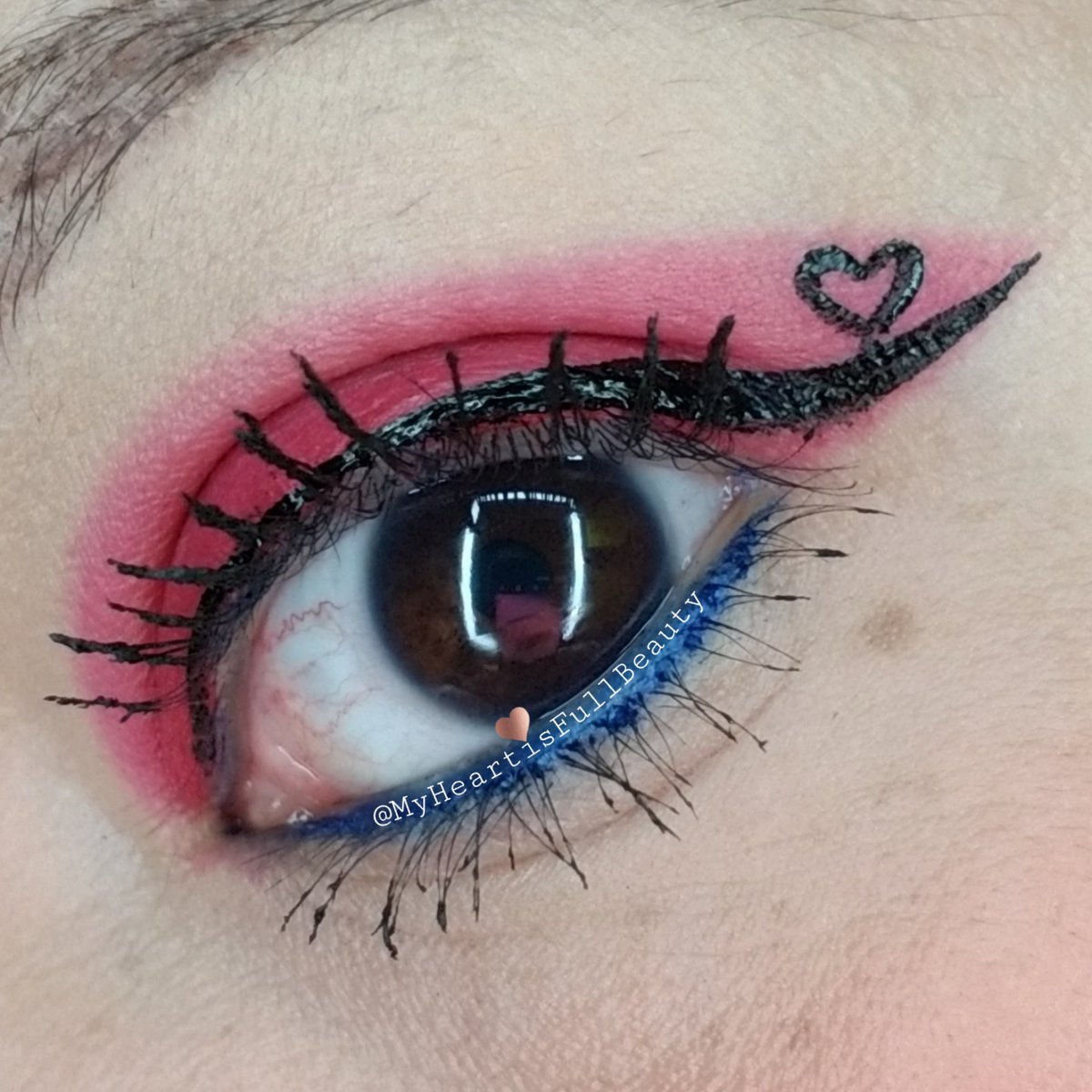 #𝐎𝐛𝐬𝐞𝐬𝐬𝐞𝐝 with #𝘩𝘦𝘢𝘳𝘵𝘴...!!! 💗🖤💗⁣
⁣
(Used #matte liquid #lipstick as #eyeshadow for this look. I was #surprised at how #𝐏𝐈𝐍𝐊 it turned out!!! 😱⁣
⁣
But. I. #𝐋𝐎𝐕𝐄. It!!! 😍)

#makeup #makeupart #eyeliner #eyelinerart #myheartisfull #myheartisfullbeauty