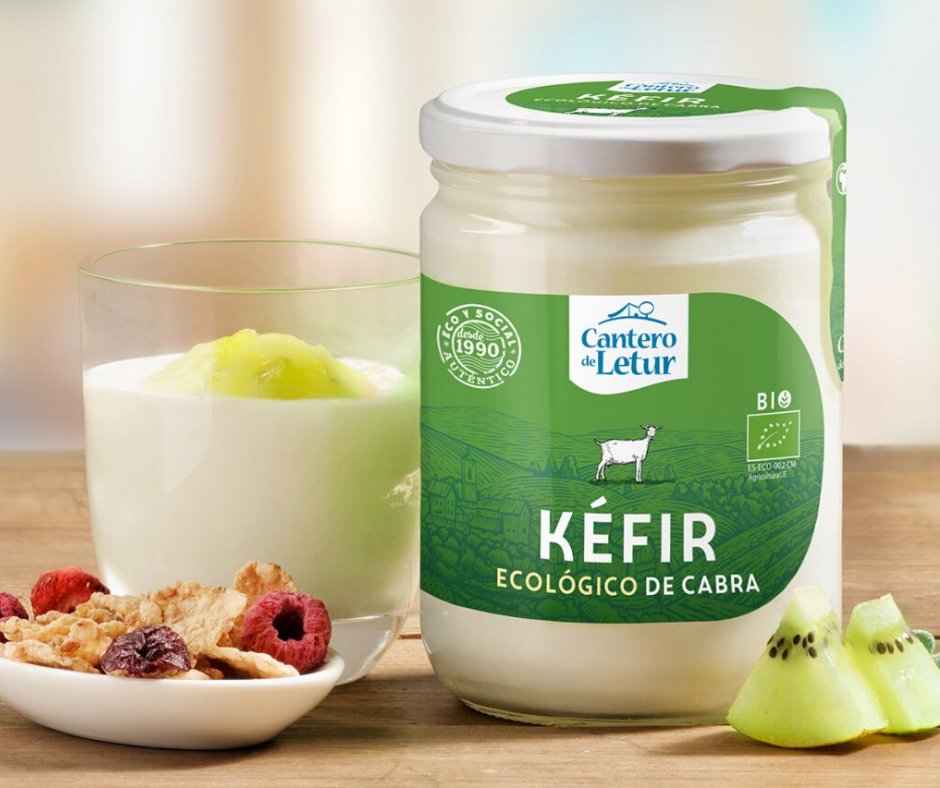 semoniaorg's tweet photo. De vaca, oveja, cabra, enteros, desnatados... ¡Un montón de lácteos ecológicos de #ElCanterodeLetur te esperan en nuestra tienda! Deliciosos ¡y sanísimos! ¿Aún no los has probado? Ven, ven... 😉 #Semonia #TiendaEcológica https://t.co/oDWtk0EZqc