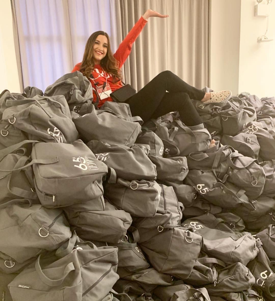 CEWinsider's tweet image. With the 2020 Beauty Awards Product Demo less than ONE WEEK AWAY, here is a throwback of our very own CEW staff member on last year&apos;s mountain of giftbag! Who is excited to see what is in this year’s Demo gift bag? Register today - bit.ly/demotw2020 #CEWDemo