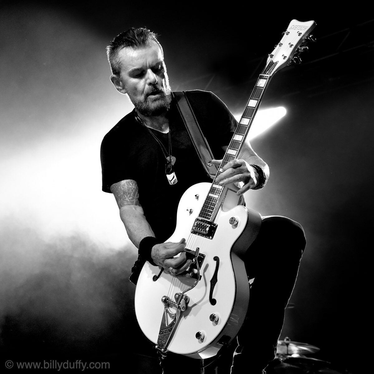 TheBillyDuffy's tweet photo. Falcon Friday ๐ฆ
#billyduffy #billyduffyofficial #falconfriday #gretsch @GretschUSA @gretsch #whitefalcon #thecult #asonictemple #tour #ernieballstrings @ernieball
๐ธ @mickpeek https://t.co/R7xyyQqgK5