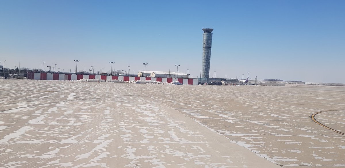 DAY_IntlAirport's tweet photo. Our control tower really stands out! ✈️📸Samuel HoaiBao #controltower #airporttwitter #flydayton https://t.co/NdsHoIK9w1