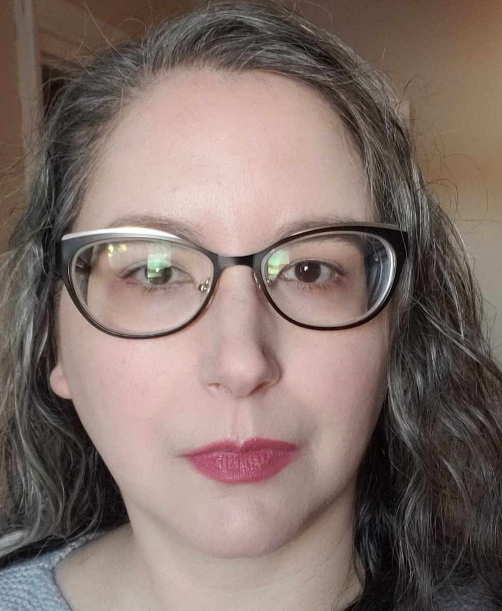 MagicalBuffet's tweet photo. Ignore the skin, it's just a sunscreen and setting powder day. Today I tried using @snitchery lip technique with my F*ck Trump from Lipslut. It didn't turn out that great.
#snitchery #lipslut #lipsticklover #lipstick #liquidlipstick #beautyguruinthemaking #makeup #cosmetics https://t.co/WP6wpkMVFT