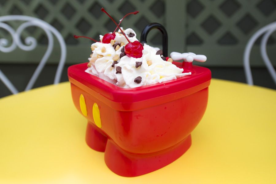 MouseMoxie's tweet photo. Disney snacks like the creamy Dole Whip, Mickey Ice Cream Bars or oversized Mickey-shaped hot pretzels are amazing, but Disney is always coming out with new delectable treats and @TripMoxie wants to know what your favorite Disney treat is!
#Disney #Disneyland #WDW #foodiefriday https://t.co/NmoC8HaWu8