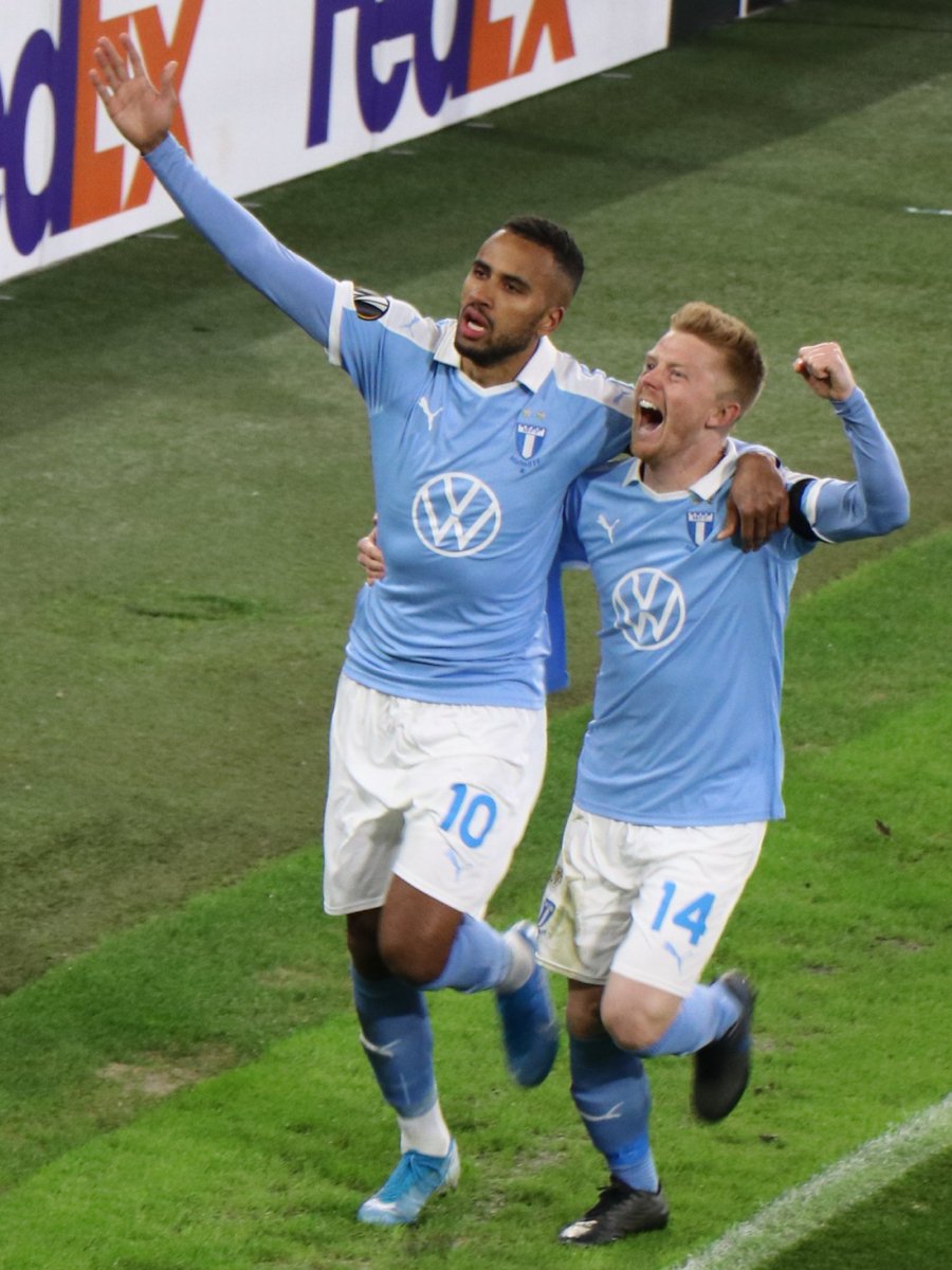JennieNyholm's tweet photo. Tänk så glada vi var en liten stund... Men det löser sig på hemmaplan! Vi vet ni kan - 1-0 till Malmö!!! 💙⚽️🌟🌟 #MFF #EuropaLeague #WOBMFF #UEL https://t.co/8NsqlpqwnT