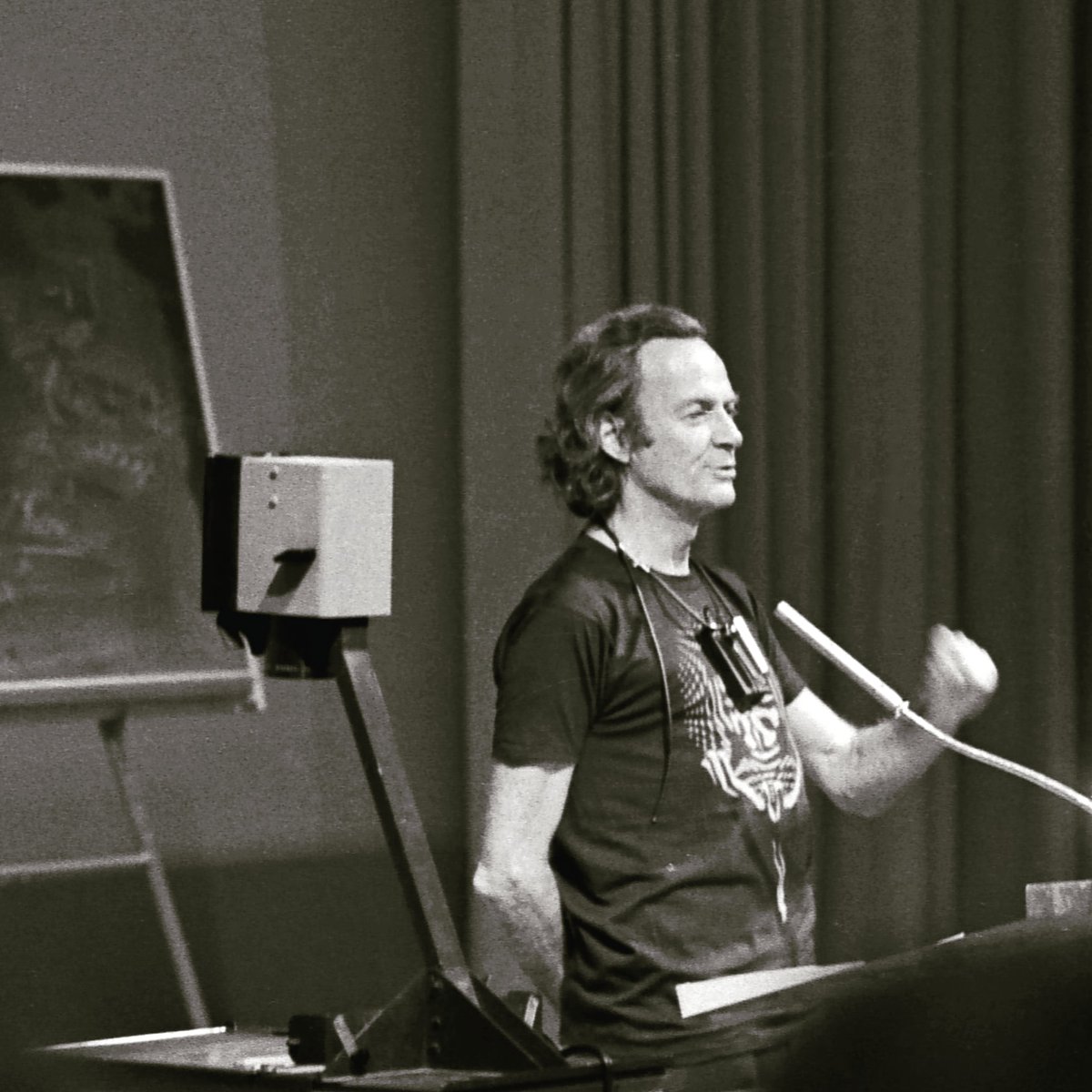 A Great Teacher is someone...
• who becomes a student with a student.
• who has a passion for teaching and learning. 
• who teaches life skills.
• who is motivating and inspirational.
• who stimulates imagination and creativity in students.
• who is a great story teller. 🧠