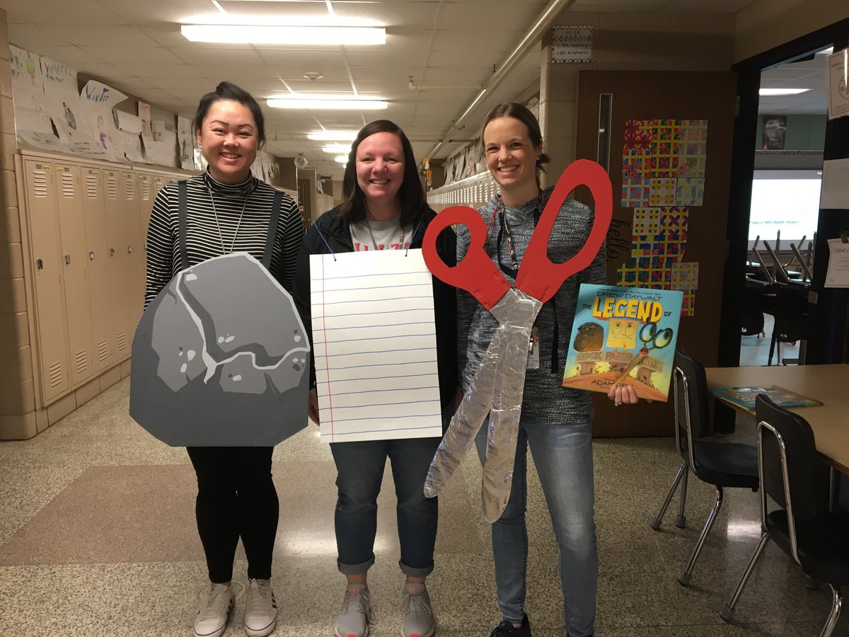 mrsanichHT's tweet photo. 4th grade is ready for the book parade!  #ilovetoread #HTSpartans https://t.co/tH4MuetRfT