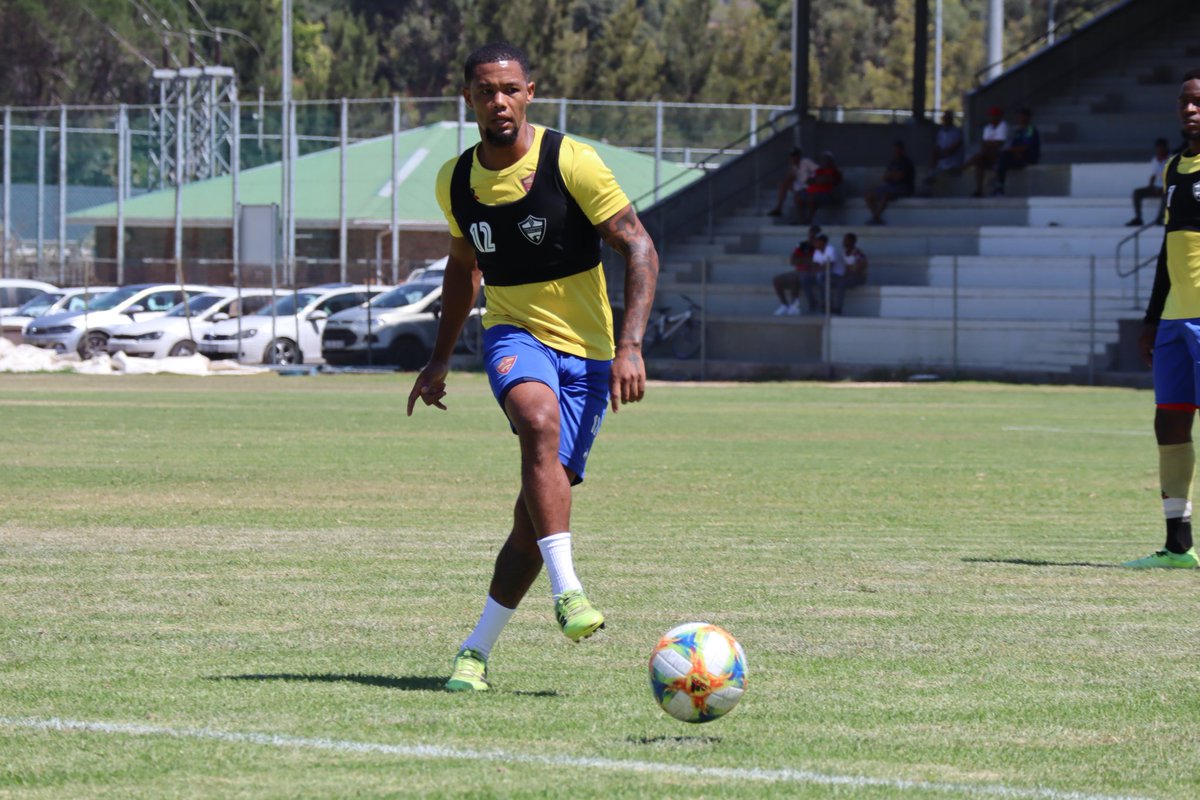 StellenboschFC's tweet photo. Neighbours and NFD contenders @ajaxcapetown visited the Cape Winelands today for a #Fridayfriendly.
@ryan29moon opened the scoring in the first half then Sonwabile Mfecane equalized from an Ajax corner.
Thats how it ended, 1 a piece at the Cloetesville Stadium out in Stellies. https://t.co/PSbIN0jkm3
