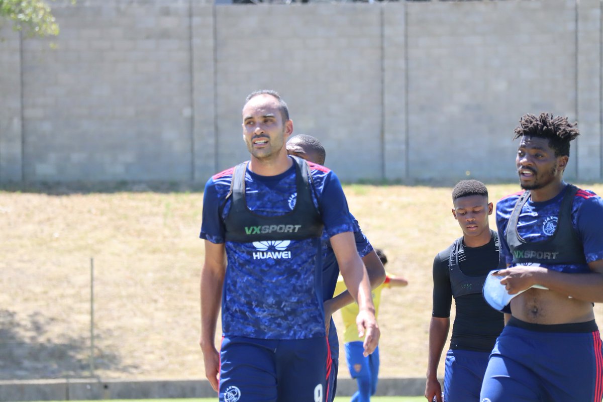 StellenboschFC's tweet photo. Neighbours and NFD contenders @ajaxcapetown visited the Cape Winelands today for a #Fridayfriendly.
@ryan29moon opened the scoring in the first half then Sonwabile Mfecane equalized from an Ajax corner.
Thats how it ended, 1 a piece at the Cloetesville Stadium out in Stellies. https://t.co/PSbIN0jkm3