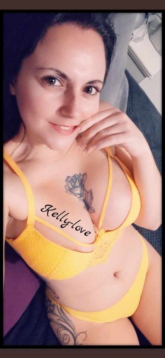 Sosseur1's tweet photo. Mdrr. Ça ce voit en faisant ça elle essaye de voir si ça le fait en tatouge. Je t'aime @KellyloveGirly https://t.co/ZbHv3CXPoz