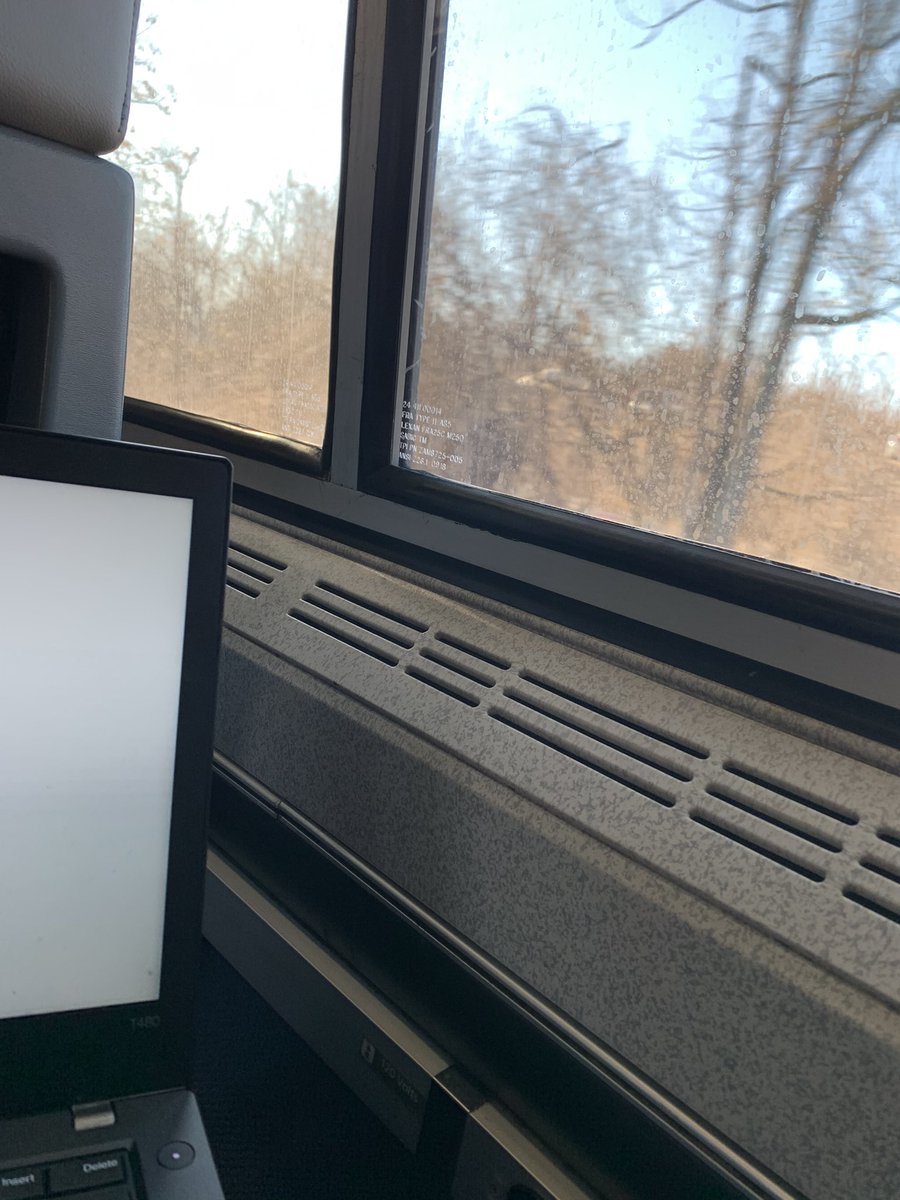 SprayMay's tweet photo. I forgot how much more luxurious it is to work from the train than on a plane. #amtrak https://t.co/PxXgAHoeSY