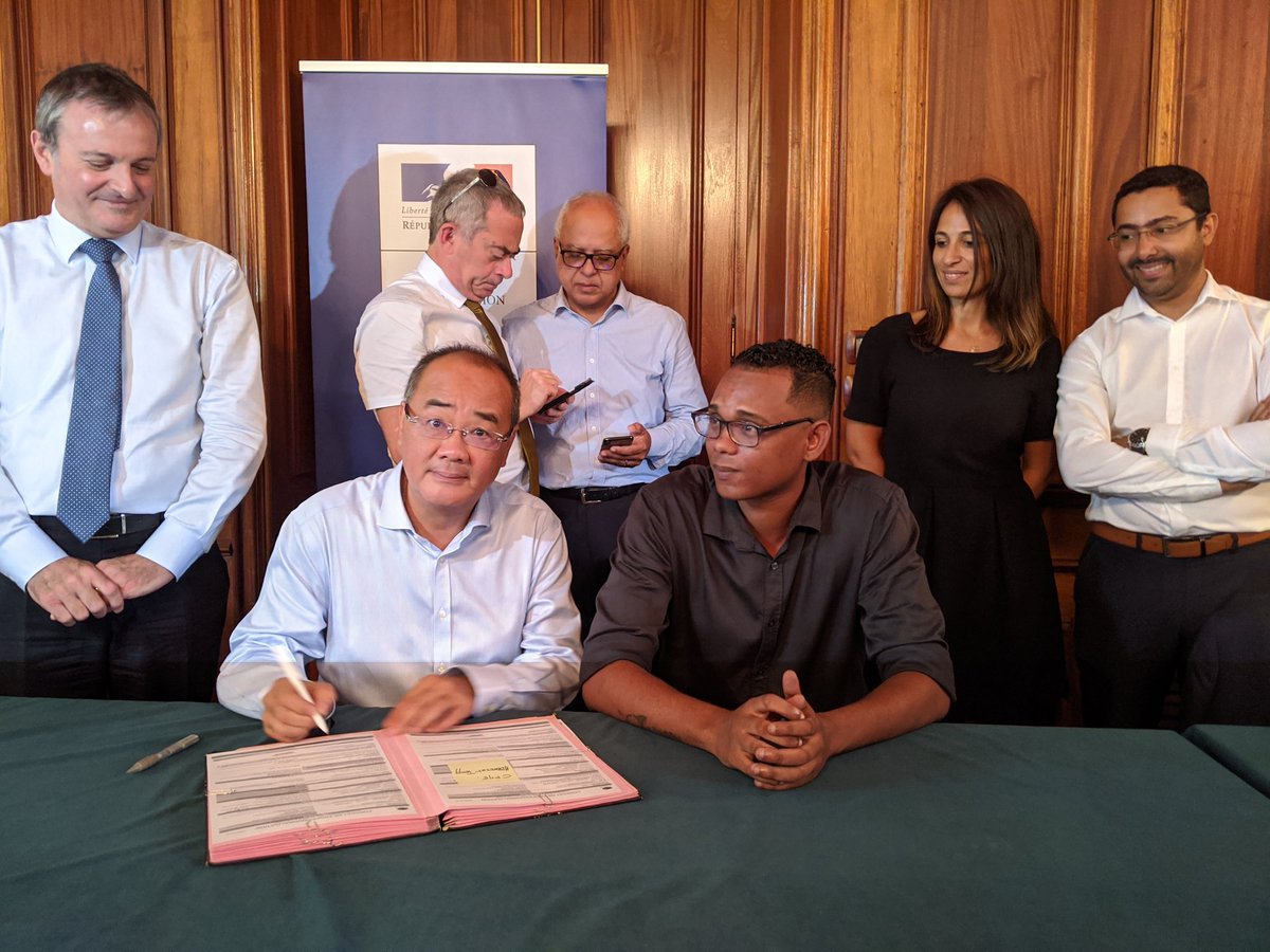 CPME974's tweet photo. Plan PETREL - Nous avons signé devant @Prefet974 ce matin un contrat #Boussole avec ABBEZZOT Jérémy qui va rejoindre notre équipe de permanents - Merci à Cap Emploi et a l'OPCO EP pour leur support #inclusion #exemplarité #Handicap https://t.co/BRpvZFKIfv