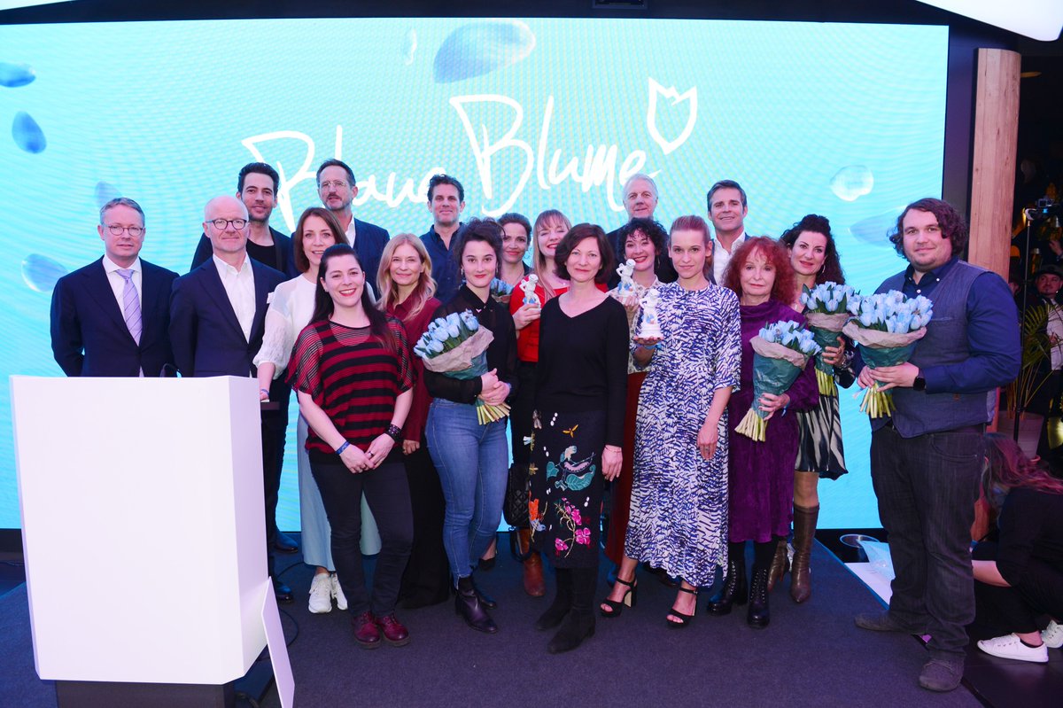 Zum neunten Mal wurde der #BlaueBlumeAward verliehen. Vielen Dank an alle, die dabei waren. Alle Infos zur Verleihung, zum Panel-Talk und zu den Gewinnern gibt's hier: blaue-blume.tv. #blaueblume #blaueblume2020 #romancetv #mainstreammediaag