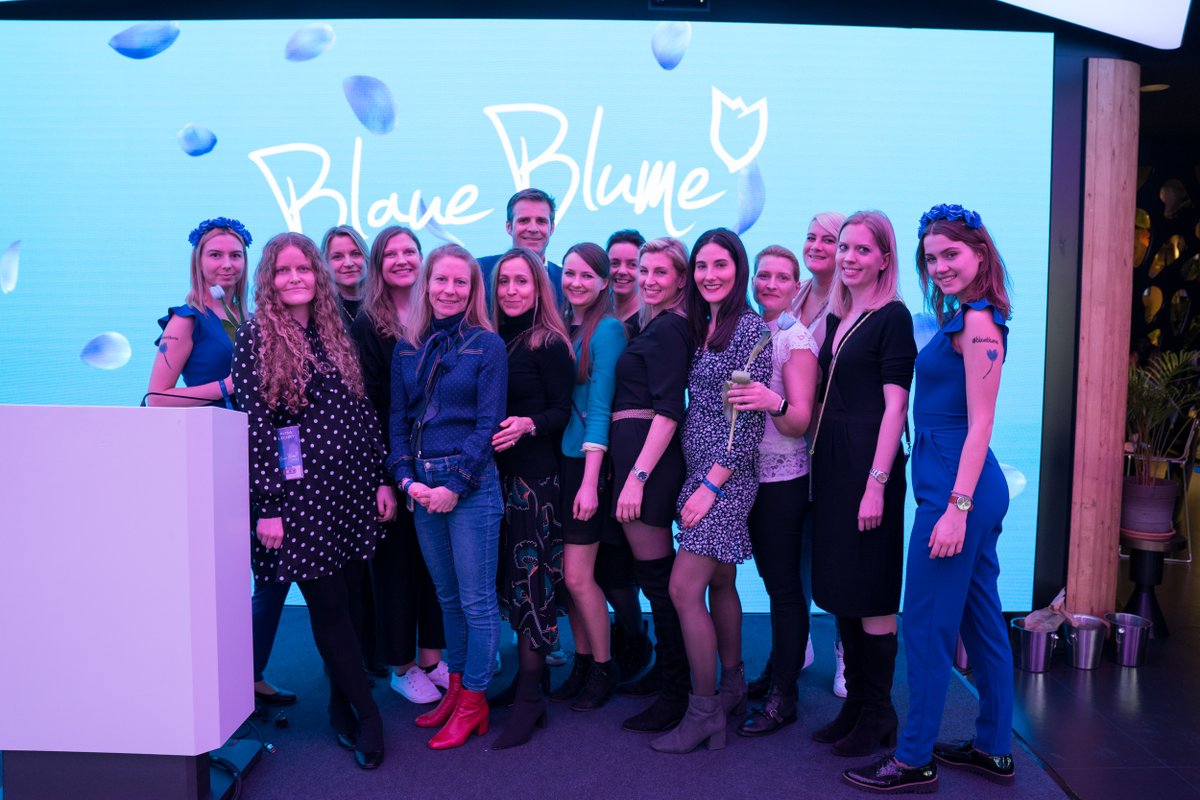 M_M_AG's tweet photo. Zum neunten Mal wurde der #BlaueBlumeAward verliehen. Vielen Dank an alle, die dabei waren. Alle Infos zur Verleihung, zum Panel-Talk und zu den Gewinnern gibt's hier: https://t.co/dCHSJhCVIp. #blaueblume #blaueblume2020 #romancetv #mainstreammediaag https://t.co/PBpg0sHYug