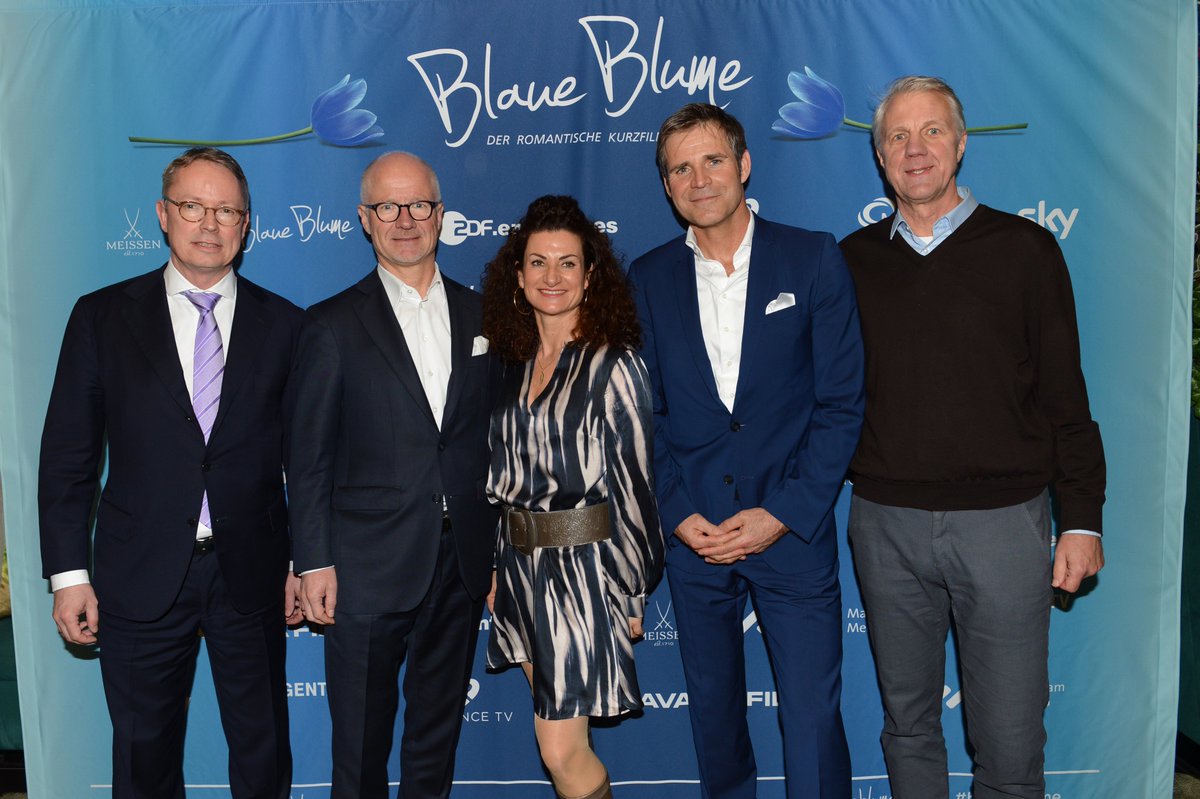 M_M_AG's tweet photo. Zum neunten Mal wurde der #BlaueBlumeAward verliehen. Vielen Dank an alle, die dabei waren. Alle Infos zur Verleihung, zum Panel-Talk und zu den Gewinnern gibt's hier: https://t.co/dCHSJhCVIp. #blaueblume #blaueblume2020 #romancetv #mainstreammediaag https://t.co/PBpg0sHYug
